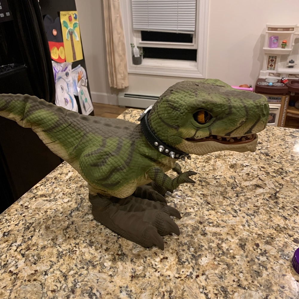 Real looking Dino with working roars